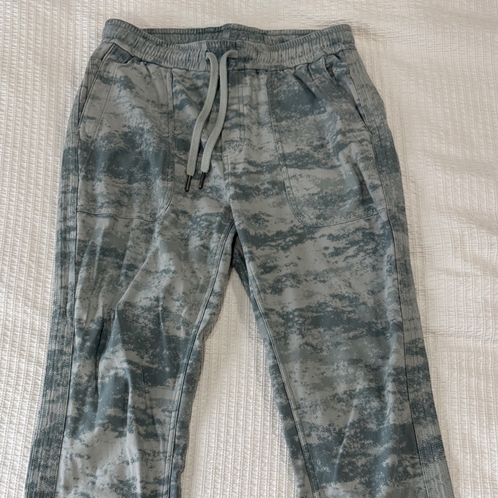 ATHLETA Farallon Jogger Fog Camo Coast Grey Sweatpants